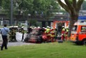 Schwerer VU Pkw Baum Koeln Deutz Messekreisel P027